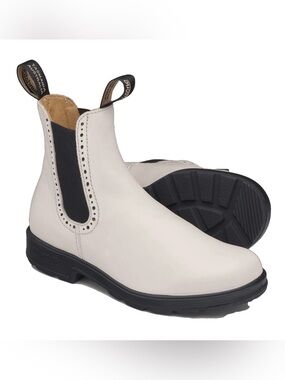 Blundstone Cream Leather Chelsea Boots with Black Elastic